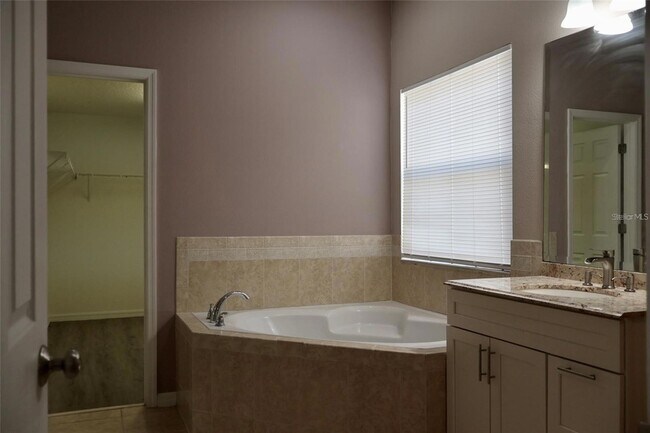 Building Photo - 369 James Cir