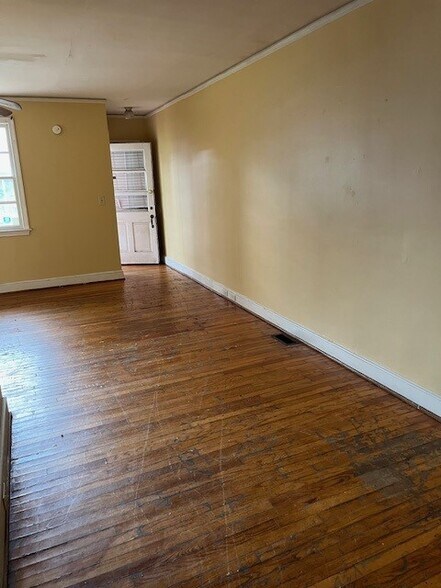 Building Photo - 713 King Ave