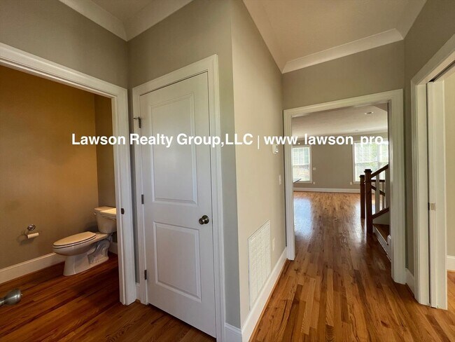 Building Photo - Upscale Three Bedroom in Colonial Green with Garage