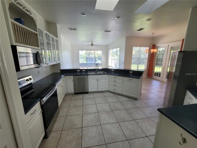 Building Photo - 113 Torino Ln