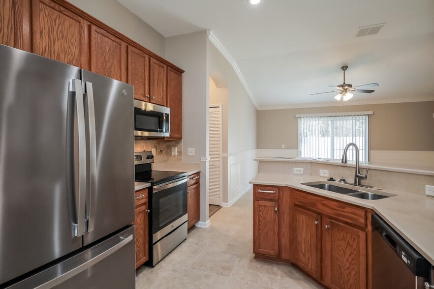 Building Photo - 12568 White Cedar Trail