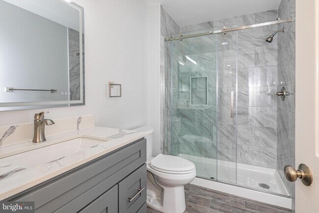 Building Photo - 7 Exeter Ct