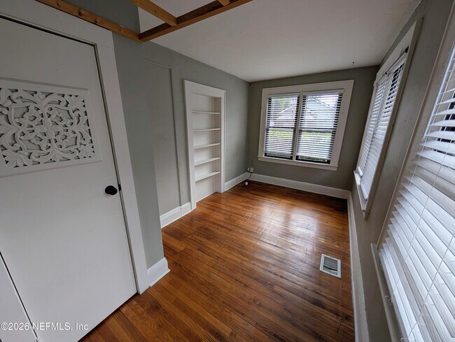 Building Photo - 2701 Myra St