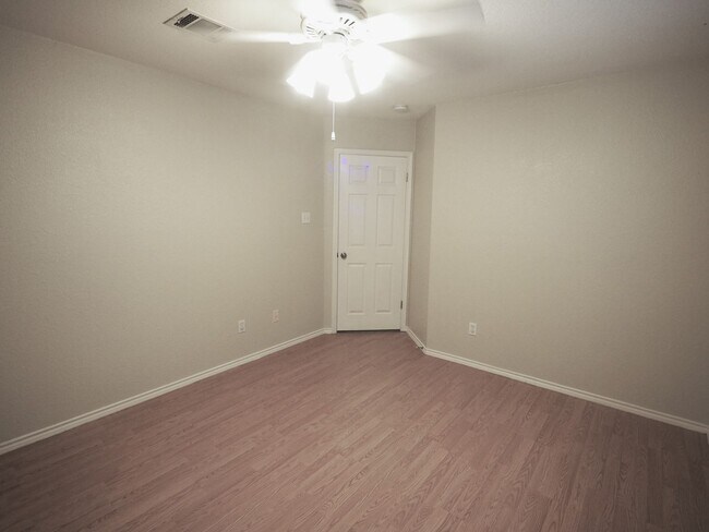 Building Photo - Amazing Pflugerville Home!