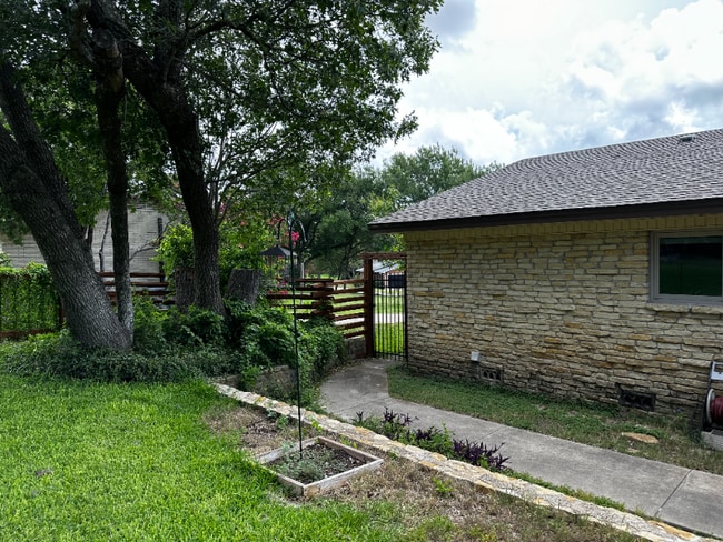 Building Photo - 8919 Whippoorwill Dr