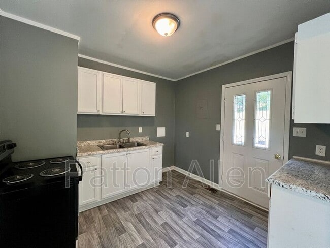 Building Photo - 15 Woodbine Rd