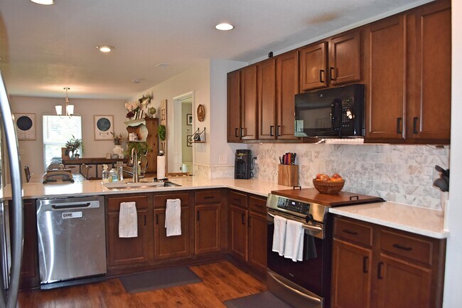 Building Photo - 461 Fanny Ann Way