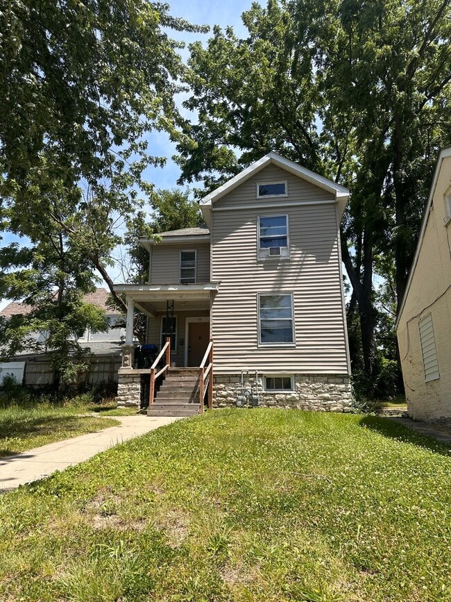 Primary Photo - 710 E 6th St