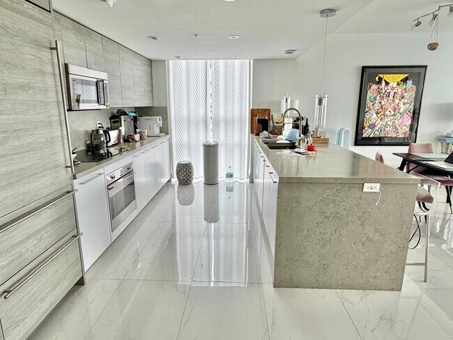 Building Photo - 400 Sunny Isles Blvd