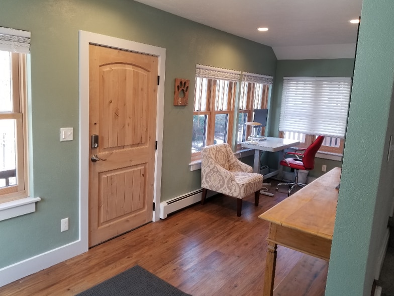 Building Photo - 2542 Pine St