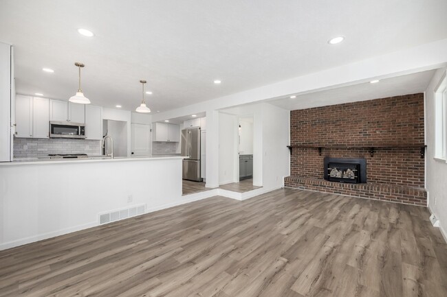 Building Photo - Perfectly remodeled 4 Bed home in Arvada