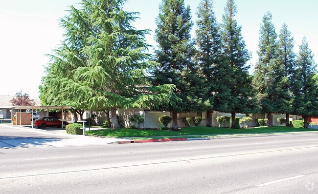 Building Photo - 4676 E Clinton Ave