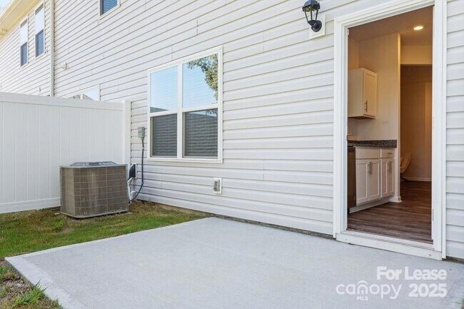 Building Photo - 8435 Jane Dr