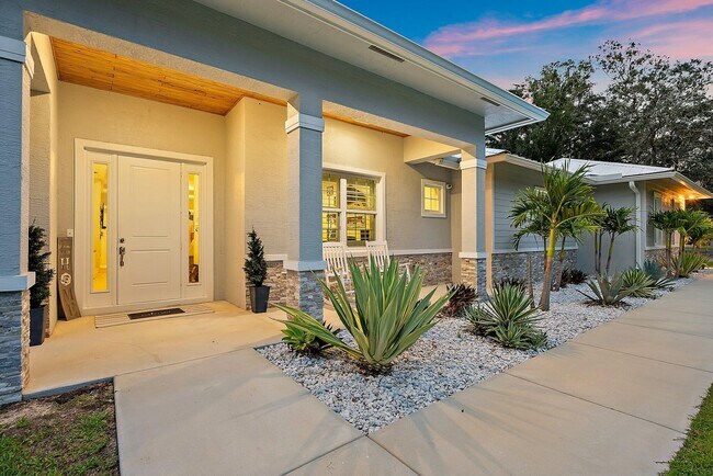 Building Photo - 12955 SW Kanner Hwy