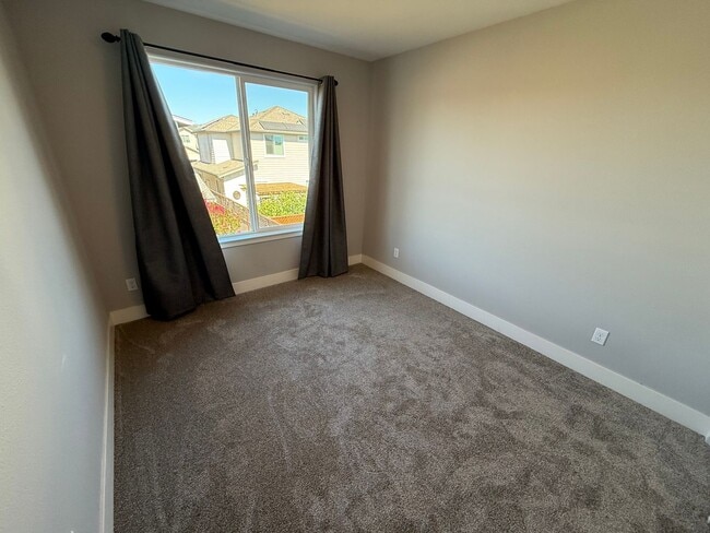 Building Photo - NEW PHOTOS! Two-level home located in Coff...