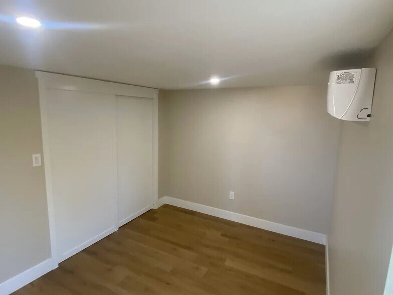 Building Photo - 8090 Vista Dr