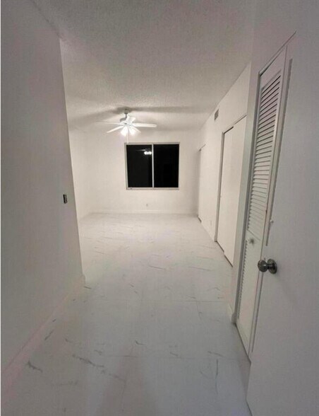 Building Photo - 7870 Dixie Beach Cir