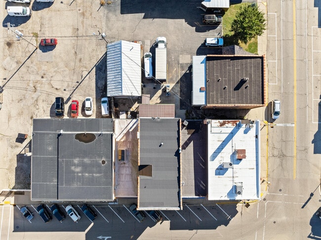 Building Photo - 106 N Main St