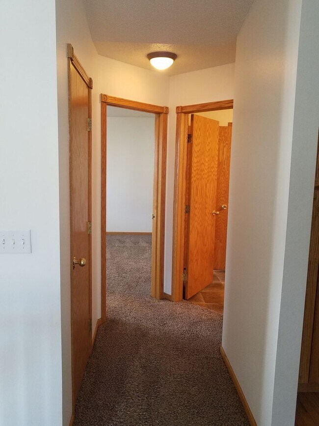 Building Photo - Comfortable 3-Bedroom with Garage & Fenced Yard