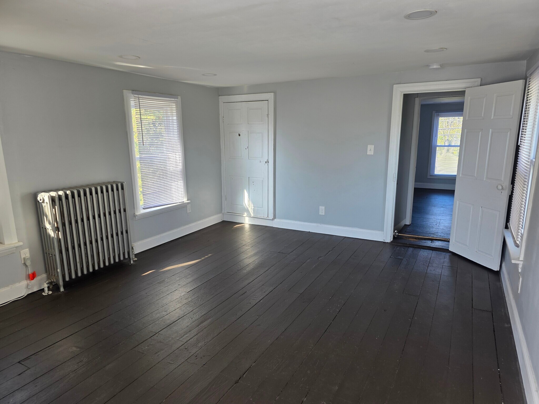 Building Photo - 2215 N Main St