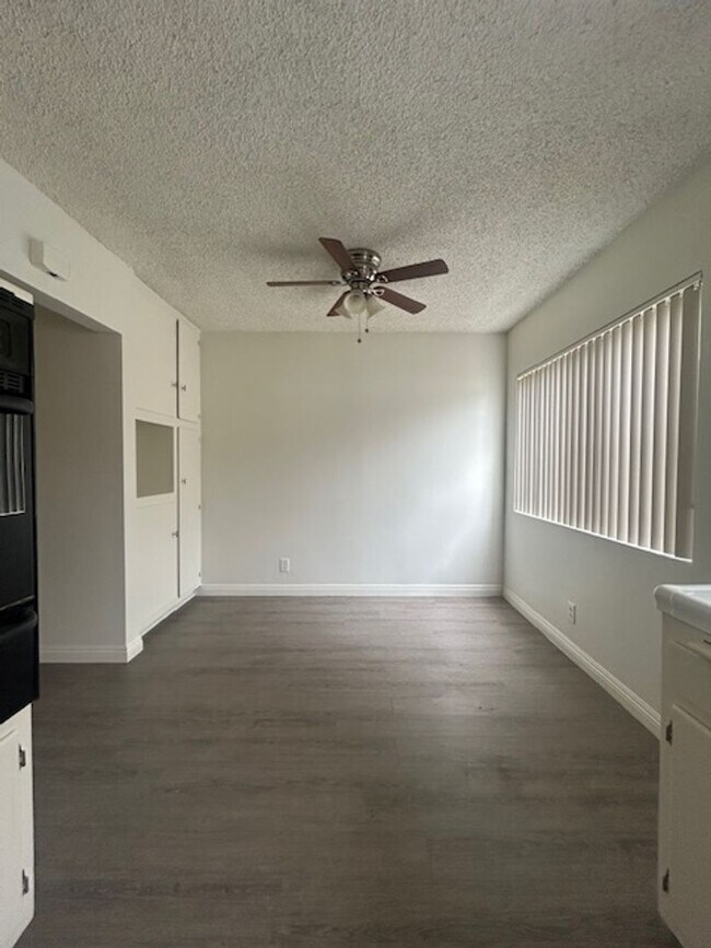 Building Photo - 11834
