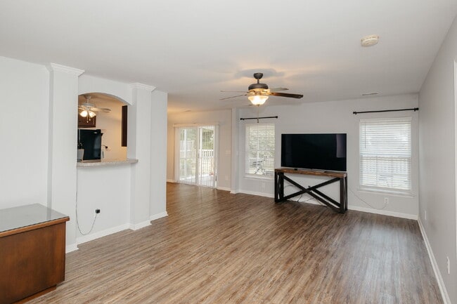 Building Photo - Charming 3-Bedroom Goose Creek Home with Attached Garage