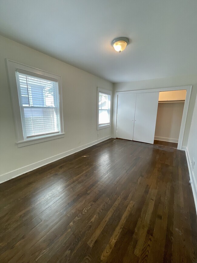 Building Photo - 230 W 73rd Terrace