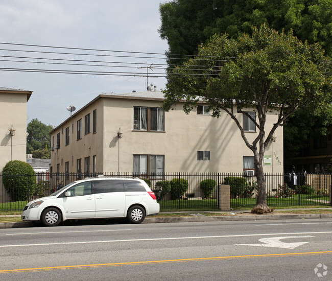 Primary Photo - The Vanowen Apartments