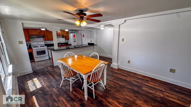 Building Photo - Spacious 3bd/3ba on Broadway!