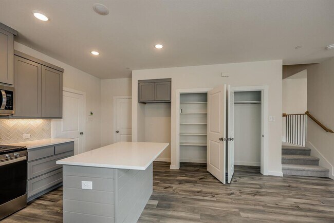 Building Photo - 1770 Thornton Dr