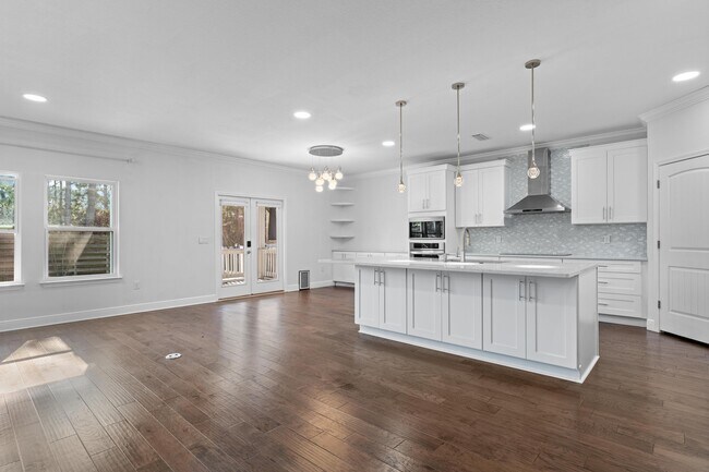 Building Photo - 590 Las Roblas Grande Dr