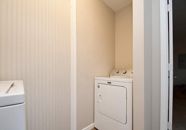 Building Photo - 345 Spruce St