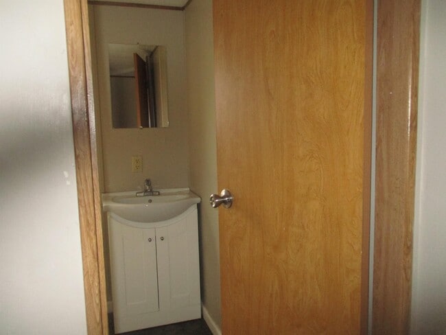 Building Photo - 511 Kayla St