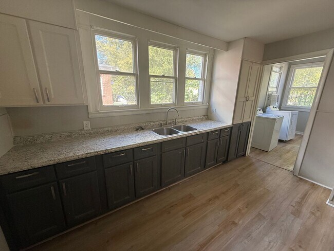 Building Photo - 1923 S Izard St