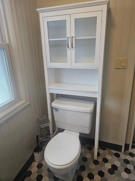 Building Photo - 6613 N Amherst St