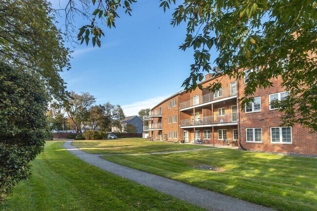 Building Photo - 7 Conant Rd