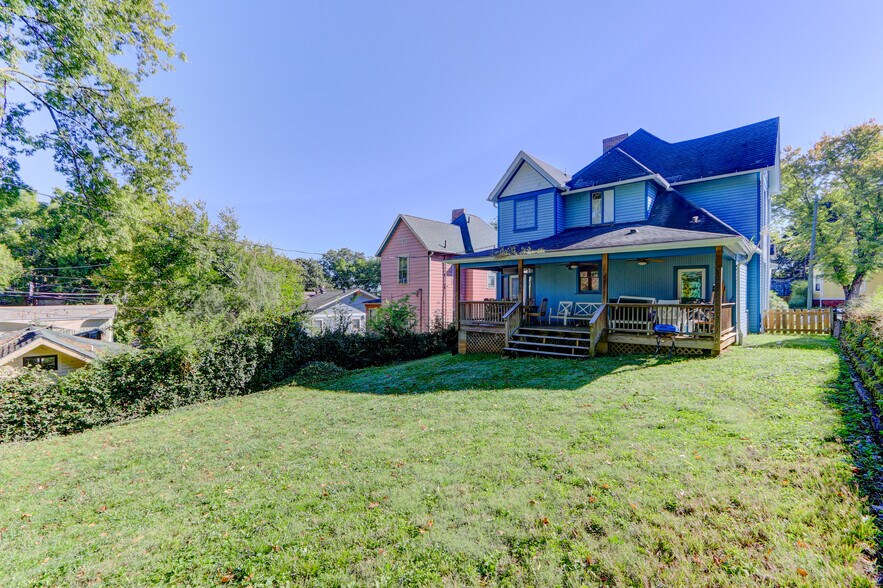 Building Photo - 1027 Eleanor St