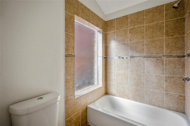 Building Photo - 11030 Hidden Bend Dr