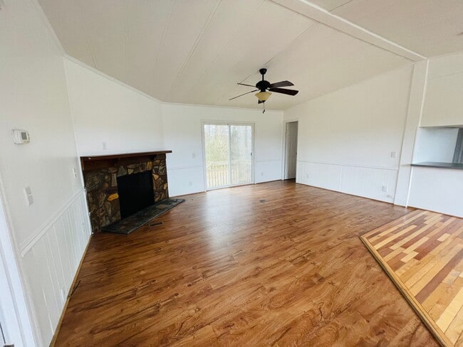 Building Photo - 3 BR, 2 BA doublewide in Pikeville school district