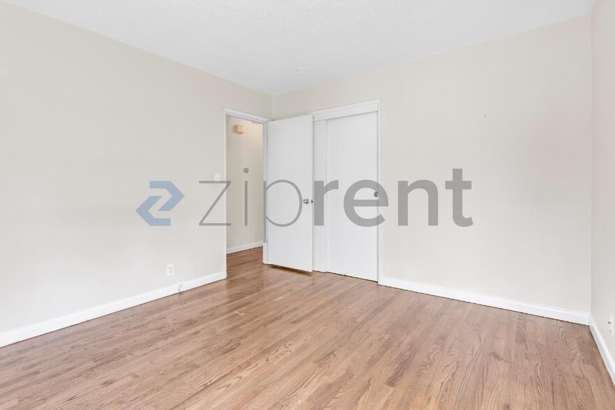 Building Photo - 9720 SW Frewing St