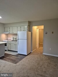 Building Photo - 106 Clay St