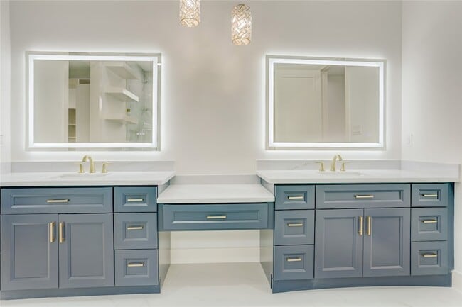 Building Photo - 6814 Hartland St