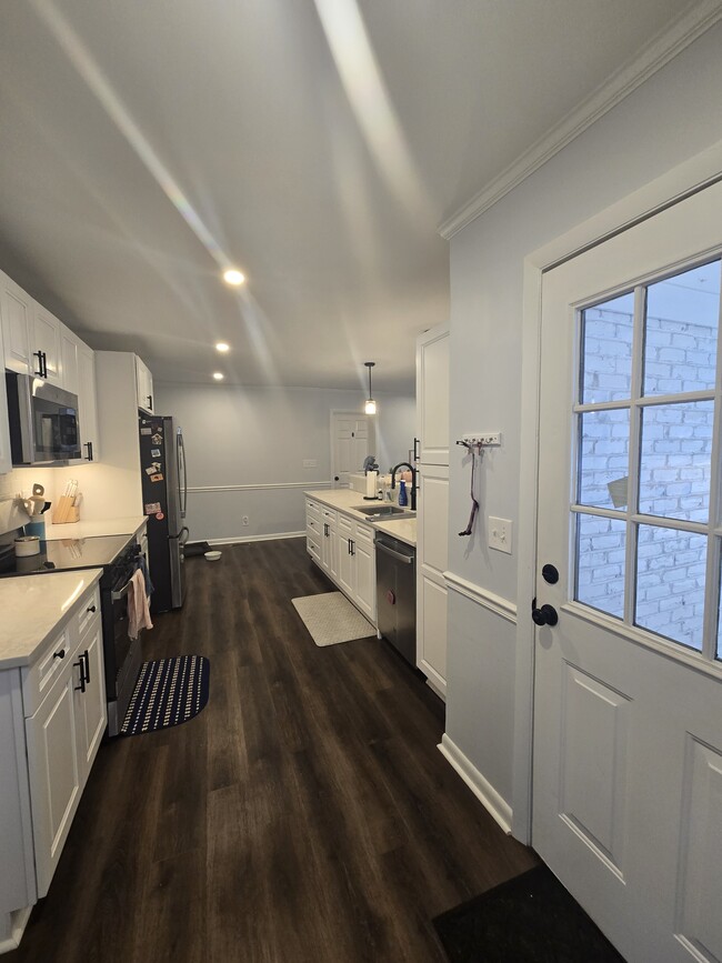 Building Photo - 1055 College Station Rd