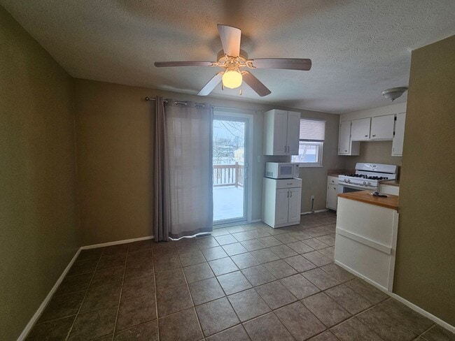 Building Photo - 5458 Celeste View Dr