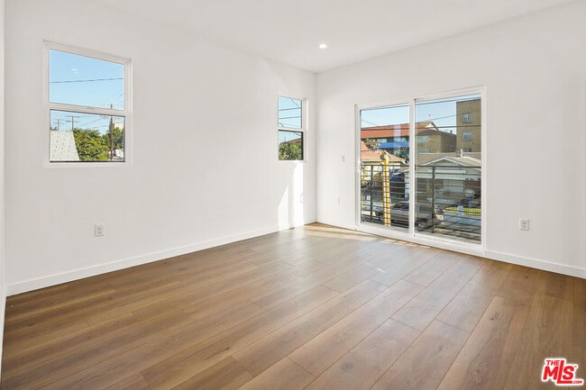 Building Photo - 1731 1/2 S New Hampshire Ave