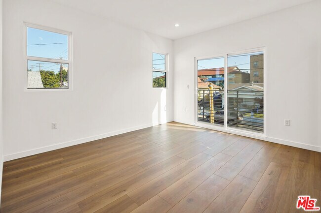 Building Photo - 1731 S New Hampshire Ave