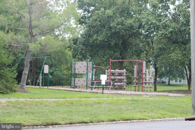 Building Photo - 5091 Beech Ct