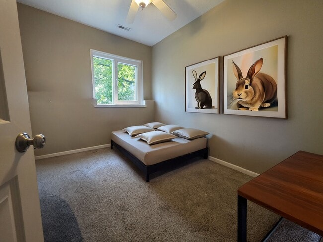 Building Photo - 3901 Marigold Dr