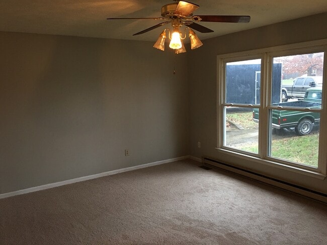 Living - 116 Hill N Dale Dr