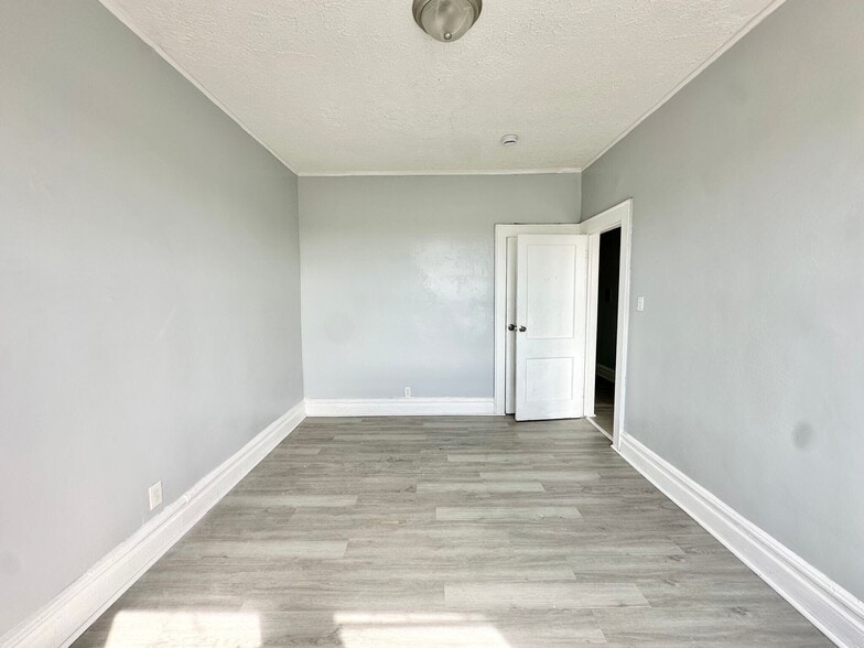 Building Photo - 94 Fairmount Terrace